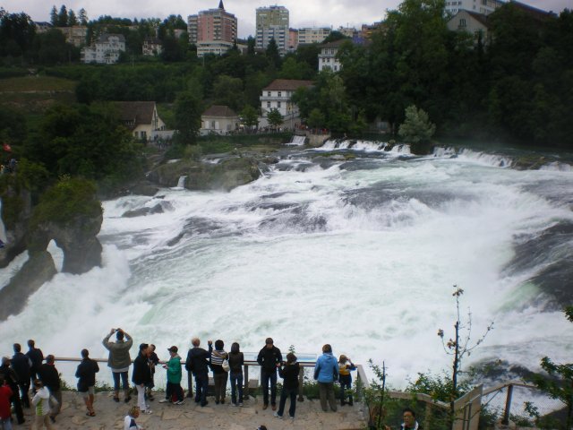 You are currently viewing Les chutes du Rhin – Schaffhausen – Suisse – juillet 2010